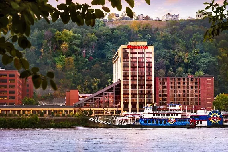 Sheraton Pittsburgh Hotel At Station Square 3*,