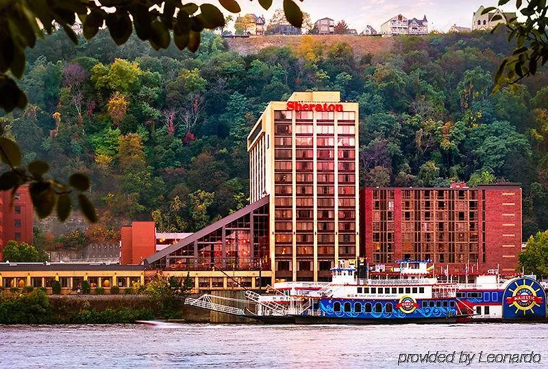 Sheraton Pittsburgh Hotel At Station Square 3*,