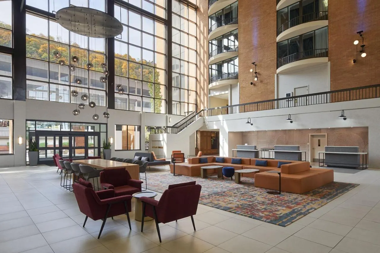 Sheraton Pittsburgh Hotel At Station Square 3*,